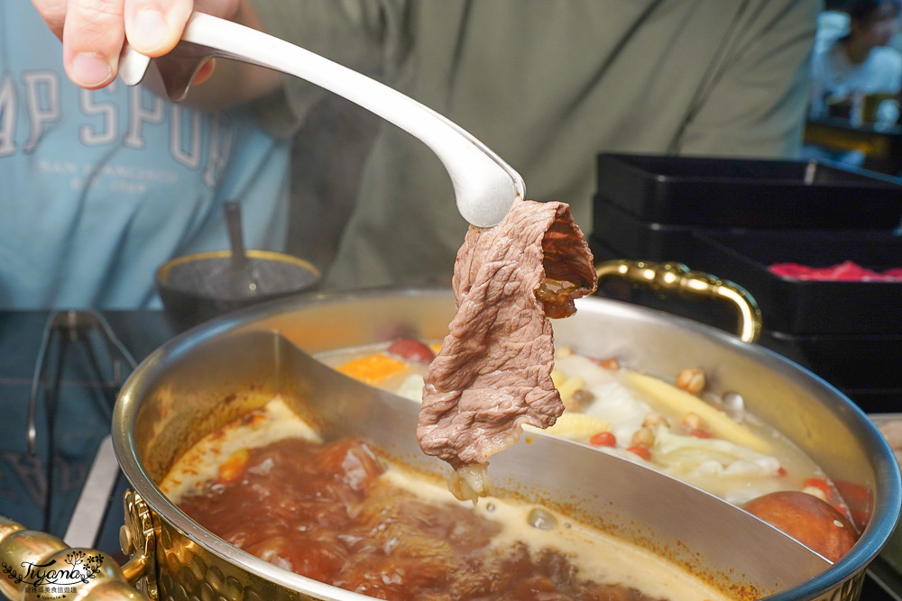 師大新開幕麻辣火鍋吃到飽！紅鑽麻辣鴛鴦鍋吃到飽｜麻辣x養生雙湯底：平日午餐只要698元， 晚餐&假日也只要798元吃飽飽！！ @緹雅瑪 美食旅遊趣