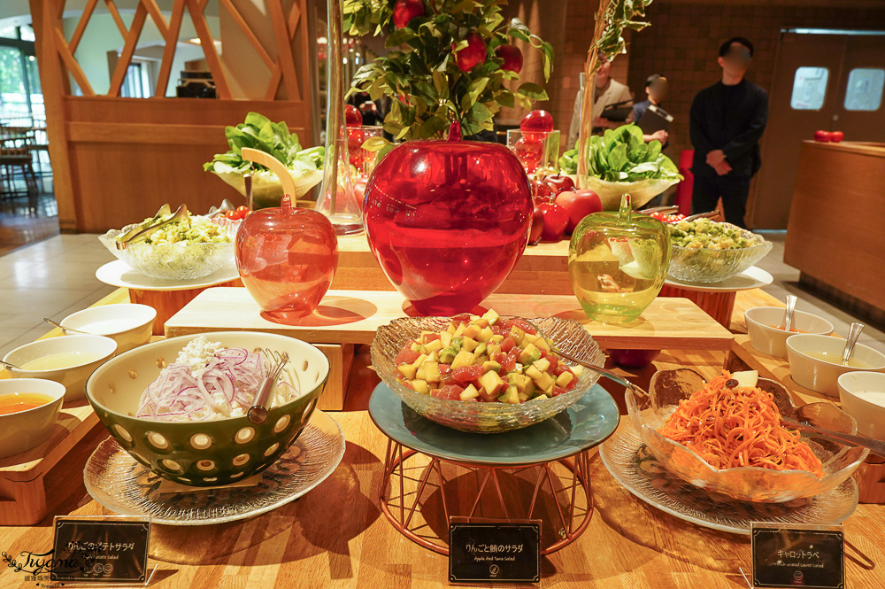 星野集團 奧入瀨溪流飯店「青森蘋果廚房」海鮮鐵板燒、現切牛肉、青森蘋果酥皮派、DIY海鮮丼、3款頂級青森蘋果汁，自助晚餐價格、必吃推薦 @緹雅瑪 美食旅遊趣