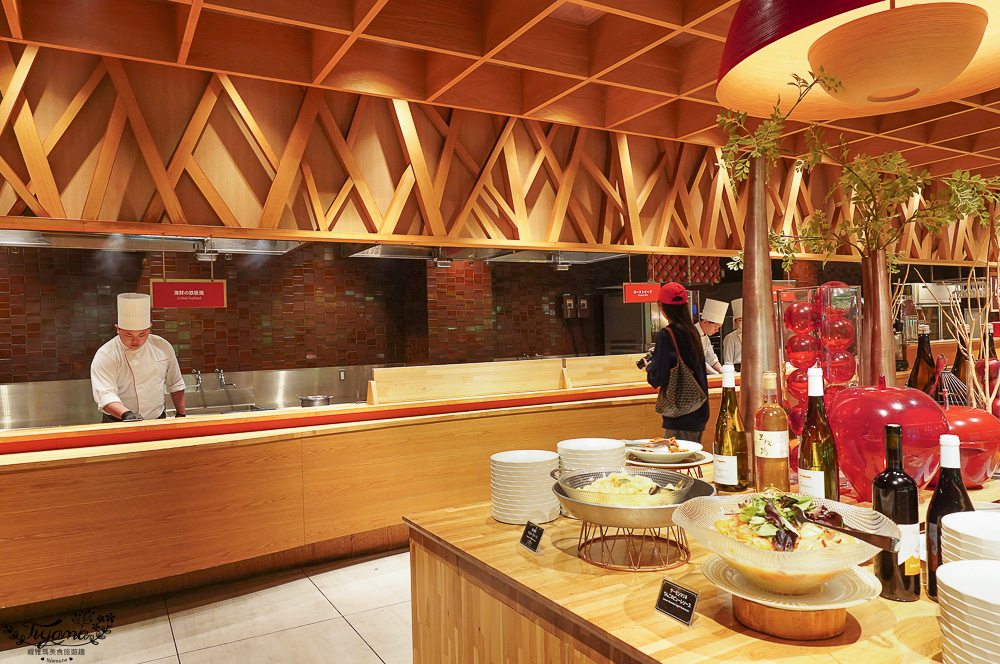 星野集團 奧入瀨溪流飯店「青森蘋果廚房」海鮮鐵板燒、現切牛肉、青森蘋果酥皮派、DIY海鮮丼、3款頂級青森蘋果汁，自助晚餐價格、必吃推薦 @緹雅瑪 美食旅遊趣