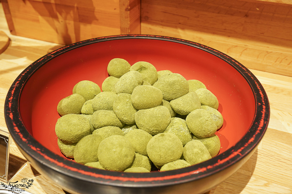 星野集團 奧入瀨溪流飯店「青森蘋果廚房」海鮮鐵板燒、現切牛肉、青森蘋果酥皮派、DIY海鮮丼、3款頂級青森蘋果汁，自助晚餐價格、必吃推薦 @緹雅瑪 美食旅遊趣