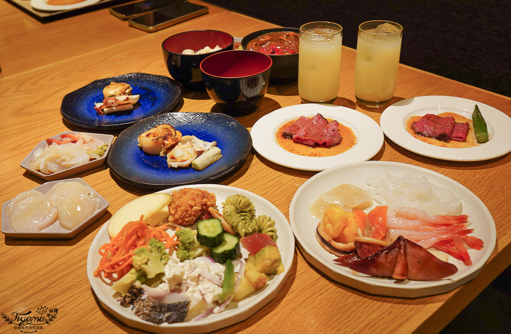 星野集團 奧入瀨溪流飯店「青森蘋果廚房」海鮮鐵板燒、現切牛肉、青森蘋果酥皮派、DIY海鮮丼、3款頂級青森蘋果汁，自助晚餐價格、必吃推薦 @緹雅瑪 美食旅遊趣