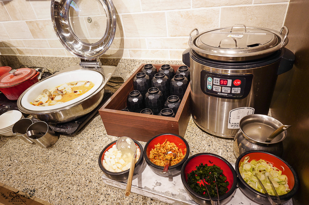 函館飯店早餐｜函館普樂美雅凱賓總統酒店 函館~早餐篇！！日西式自助早餐 DIY勝手丼，早上就有葡萄酒、啤酒喝 @緹雅瑪 美食旅遊趣
