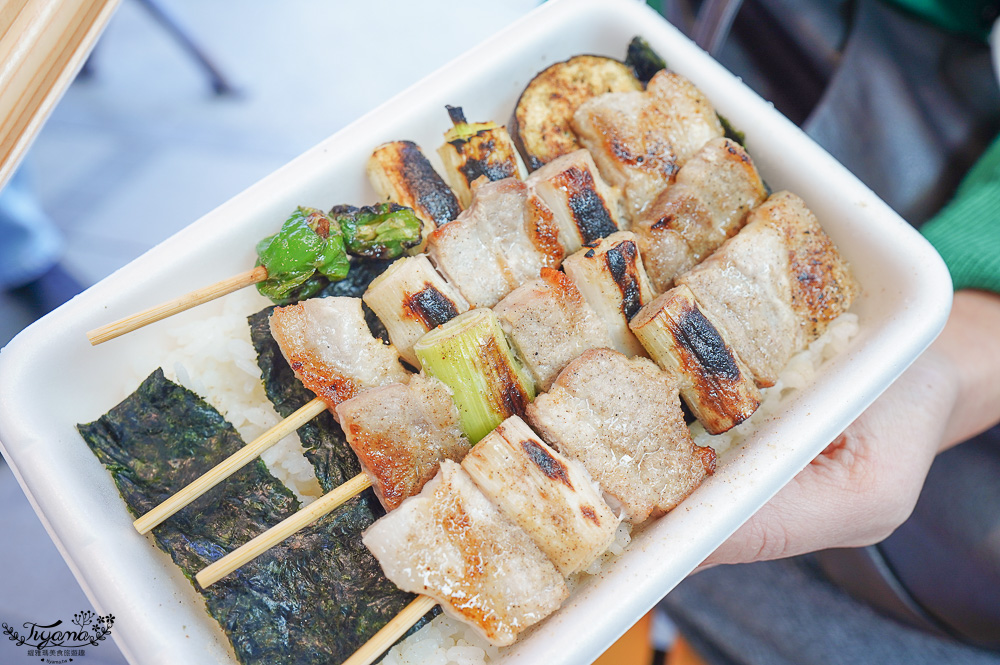 函館美食「長谷川商店 函館站前店」函館車站附近的平價肉串便當店 @緹雅瑪 美食旅遊趣