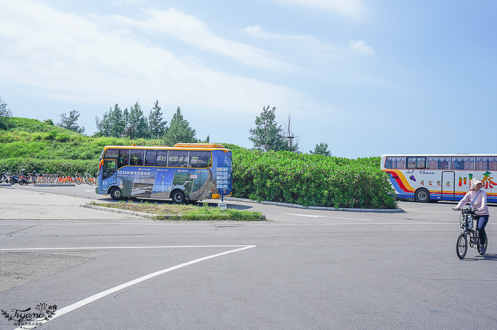 2026桃園地景藝術節｜交通．接駁車｜後湖溪生態園區作品：浪湧的祝福、漂飄然、繽紛珍珠海、風的座標、風的訊息、潮間劇場：聆聽之殼 @緹雅瑪 美食旅遊趣