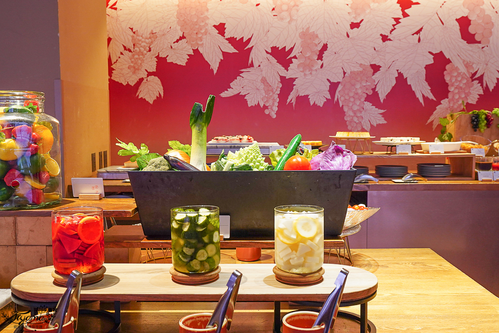 星野集團 RISONARE 山梨八岳|YYgrill 晚餐「鐵板燒烤主餐 + 自助餐料理」吃得到山梨麝香葡萄,兒童專屬餐台開箱!! @緹雅瑪 美食旅遊趣 星野集團 RISONARE 山梨八岳|YYgrill 晚餐「鐵板燒烤主餐 + 自助餐料理」吃得到山梨麝香葡萄,兒童專屬餐台開箱!! @緹雅瑪 美食旅遊趣