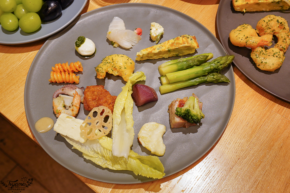 星野集團 RISONARE 山梨八岳｜YYgrill 晚餐「鐵板燒烤主餐 + 自助餐料理」吃得到山梨麝香葡萄，兒童專屬餐台開箱！！ @緹雅瑪 美食旅遊趣