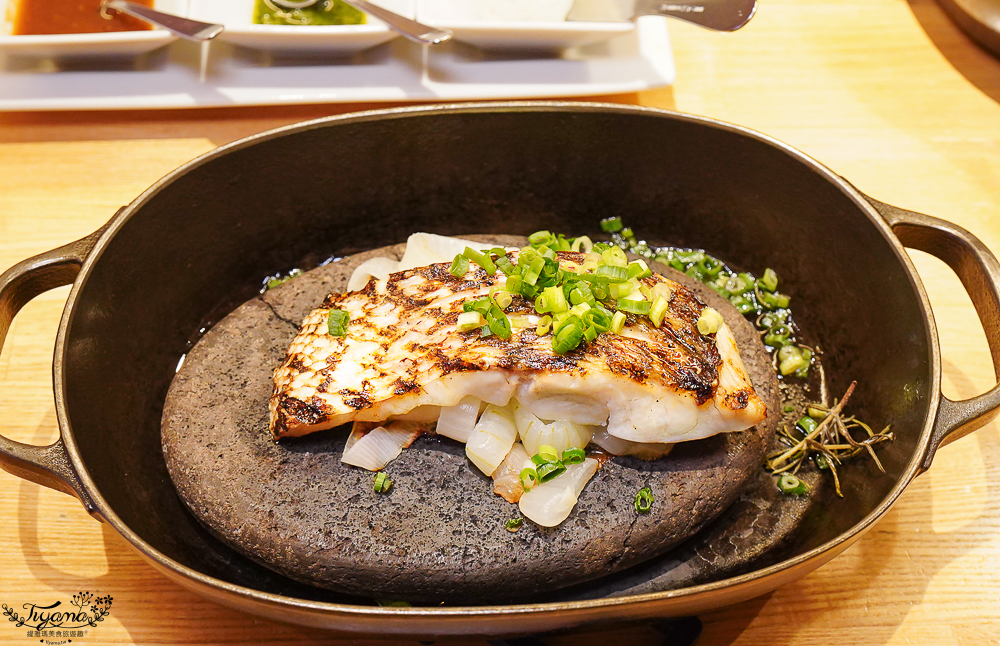 星野集團 RISONARE 山梨八岳|YYgrill 晚餐「鐵板燒烤主餐 + 自助餐料理」吃得到山梨麝香葡萄,兒童專屬餐台開箱!! @緹雅瑪 美食旅遊趣 星野集團 RISONARE 山梨八岳|YYgrill 晚餐「鐵板燒烤主餐 + 自助餐料理」吃得到山梨麝香葡萄,兒童專屬餐台開箱!! @緹雅瑪 美食旅遊趣