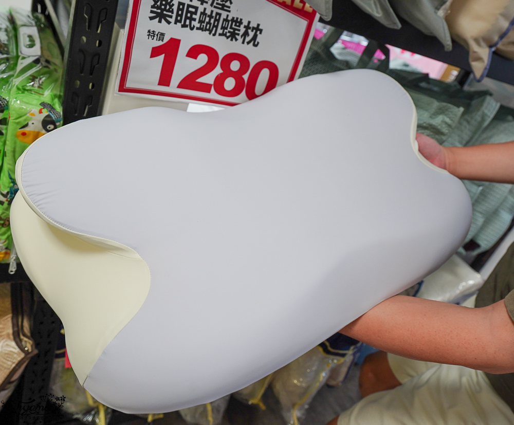 高雄最新寢具特賣會｜多利寶寢具特賣會。高雄大遠百９樓~MIT台灣製天絲床包兩用被組不分尺寸2套只要3980元，枕頭涼被買一送一，還有不限金額10元加價購~ @緹雅瑪 美食旅遊趣