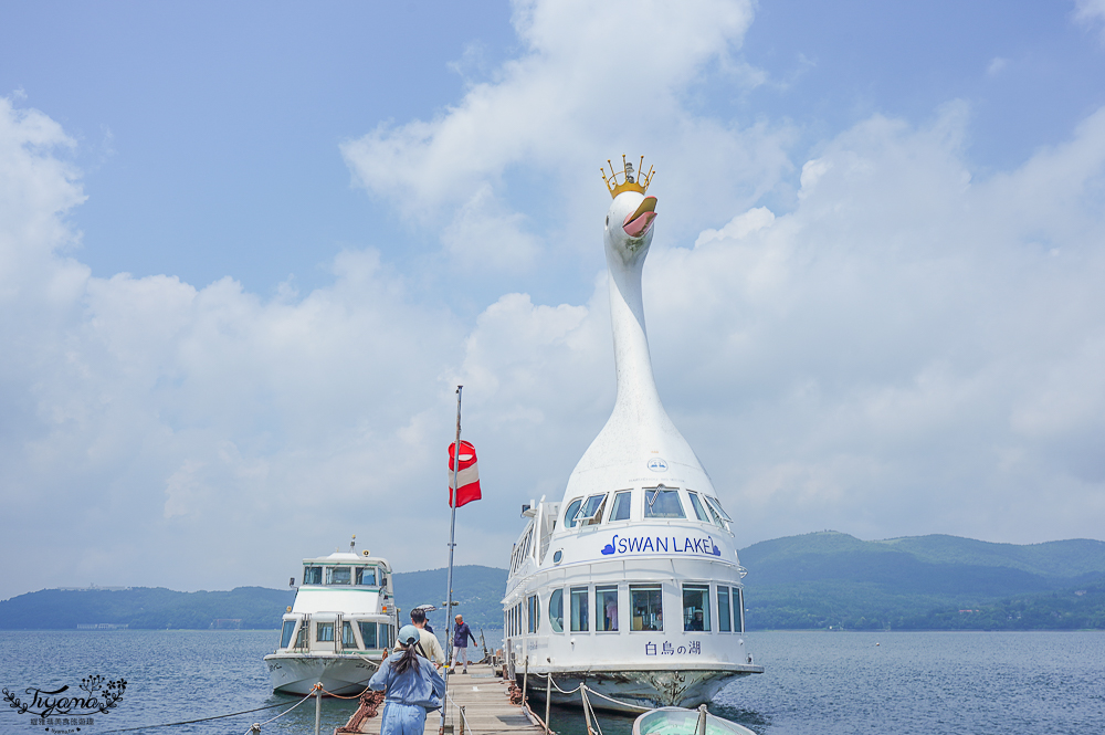 【富士山河口湖週邊景色】山中湖遊覽船&ldquo;天鵝湖&rdquo;：餵天鵝、搭純白天鵝造型船遊湖、森林驛站旭日丘巴士站 @緹雅瑪 美食旅遊趣
