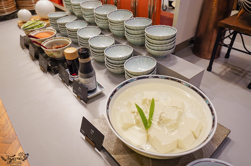 【旭川美食】OMO7 旭川 早餐篇！！OMO早餐到底有多豐盛，海鮮山芥末飯、格子鬆餅 @緹雅瑪 美食旅遊趣