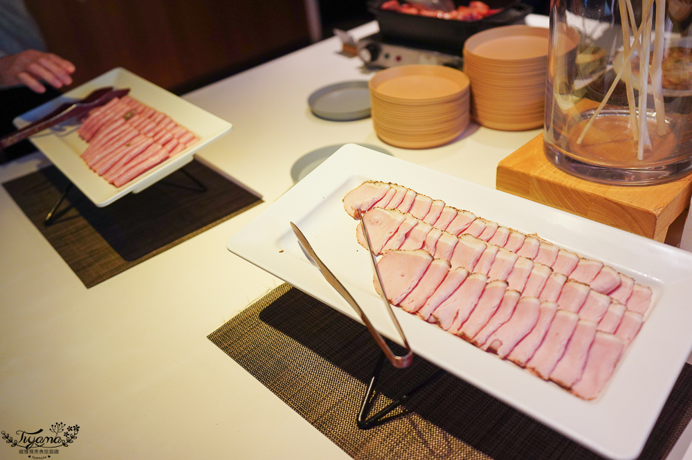 【北海道美食】星野 TOMAMU 度假村 hal 餐廳早餐：必吃白山葵鮭魚親子丼、現煎法國吐司！ @緹雅瑪 美食旅遊趣
