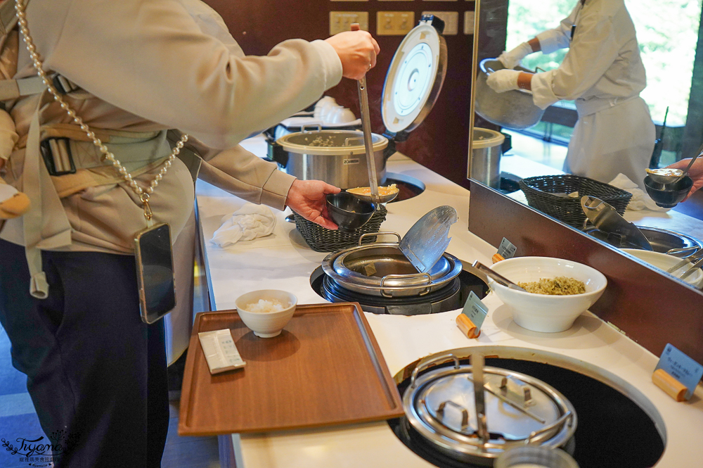【北海道美食】星野 TOMAMU 度假村 hal 餐廳早餐：必吃白山葵鮭魚親子丼、現煎法國吐司！ @緹雅瑪 美食旅遊趣