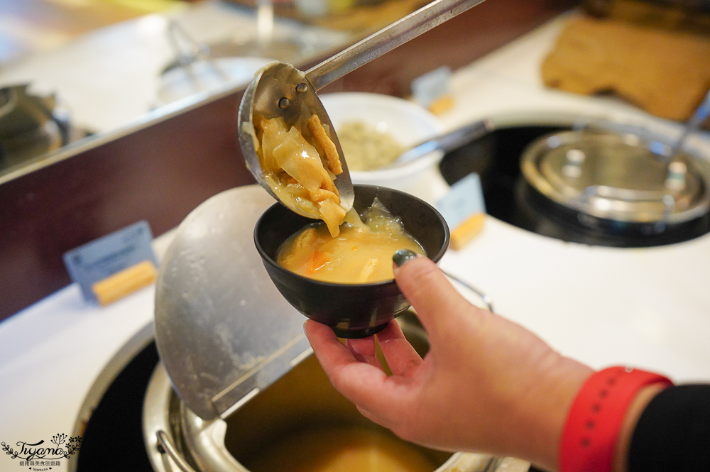 【北海道美食】星野 TOMAMU 度假村 hal 餐廳早餐：必吃白山葵鮭魚親子丼、現煎法國吐司！ @緹雅瑪 美食旅遊趣