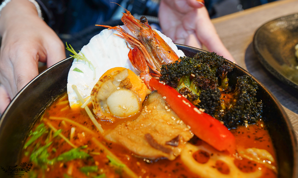 【北海道美食】SOUP CURRY GARAKU 湯咖哩:星野 Tomamu 度假村「螢火蟲之街」北海道湯咖哩 @緹雅瑪 美食旅遊趣 【北海道美食】SOUP CURRY GARAKU 湯咖哩:星野 Tomamu 度假村「螢火蟲之街」北海道湯咖哩 @緹雅瑪 美食旅遊趣