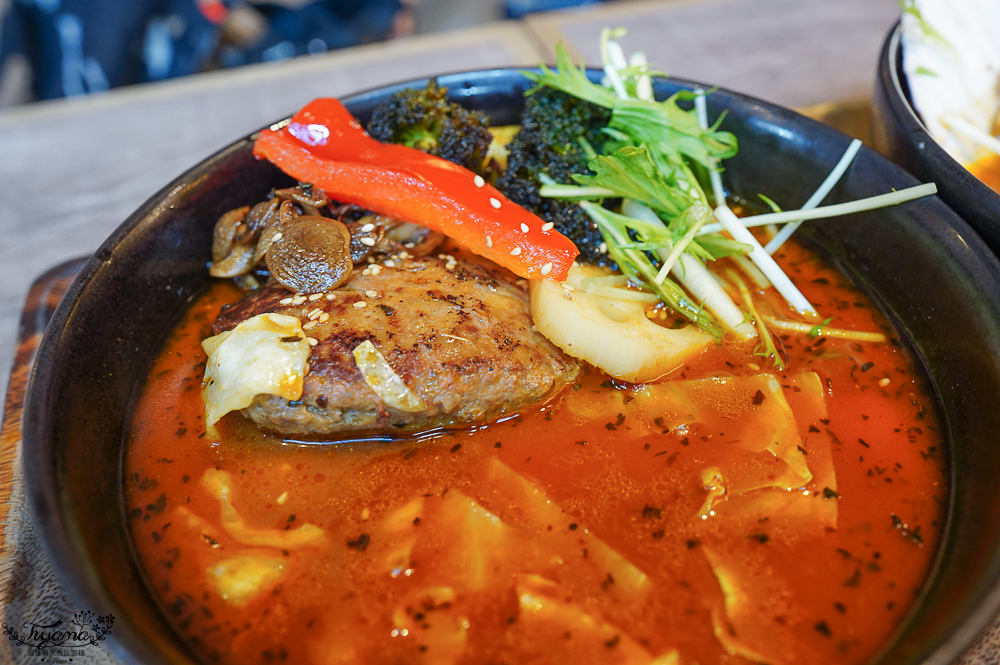 【北海道美食】SOUP CURRY GARAKU 湯咖哩:星野 Tomamu 度假村「螢火蟲之街」北海道湯咖哩 @緹雅瑪 美食旅遊趣 【北海道美食】SOUP CURRY GARAKU 湯咖哩:星野 Tomamu 度假村「螢火蟲之街」北海道湯咖哩 @緹雅瑪 美食旅遊趣