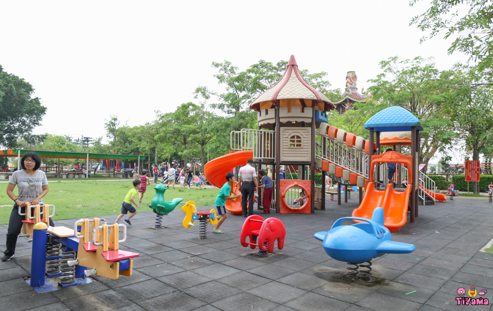 台南佳里滾輪溜滑梯|佳福寺：台南免費景點「超長滾輪溜滑梯」讓你溜、溜、溜不完~ @緹雅瑪 美食旅遊趣