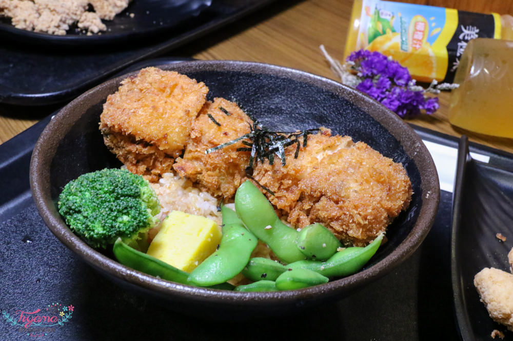 去啃 Chicken 職人炸物|高雄左營新光店：炸去啃 TAKAO巨無霸雞排丼飯 、懷石厚切鰻魚丼飯 @緹雅瑪 美食旅遊趣