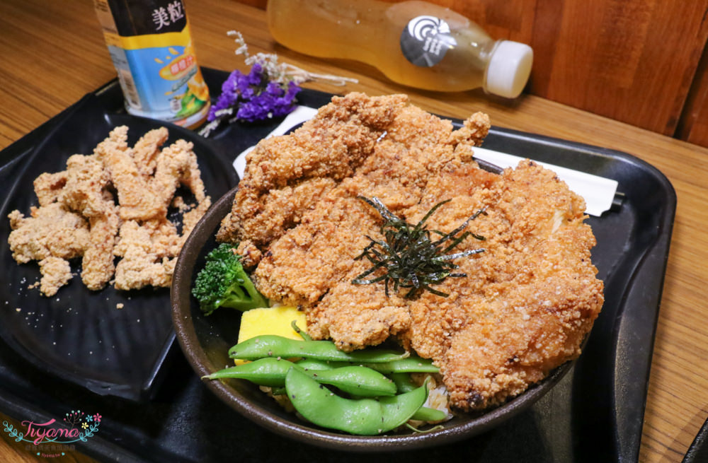 去啃 Chicken 職人炸物|高雄左營新光店：炸去啃 TAKAO巨無霸雞排丼飯 、懷石厚切鰻魚丼飯 @緹雅瑪 美食旅遊趣