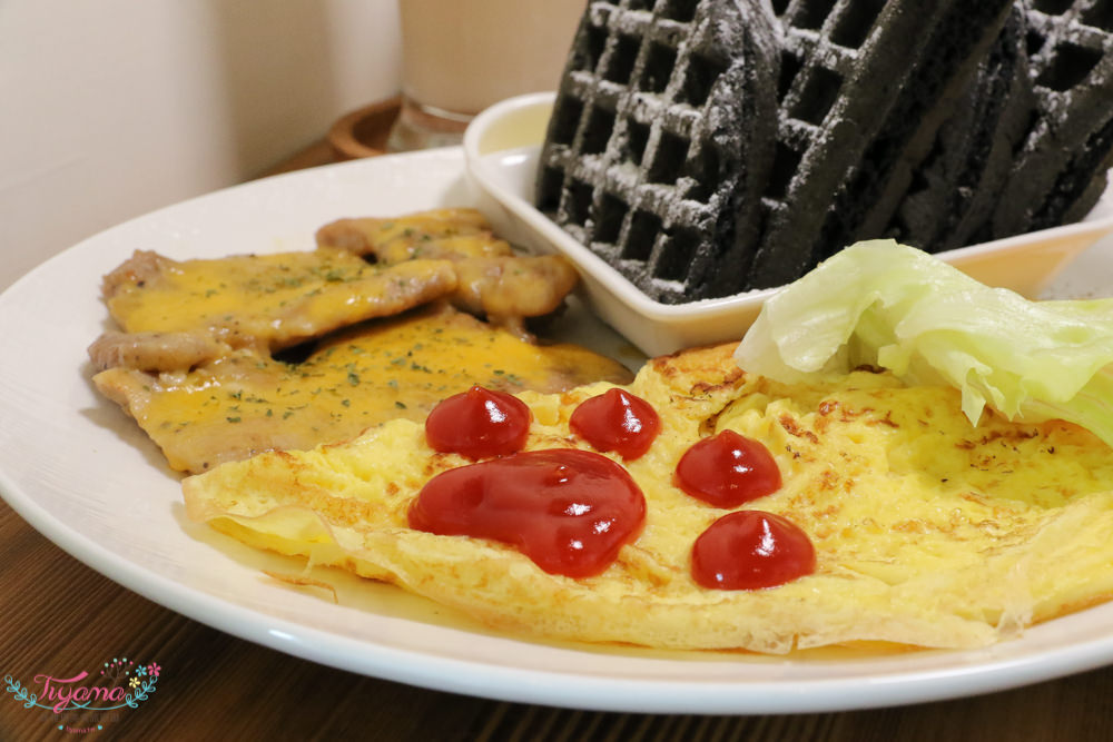 台南早午餐推薦|金色小屋比利時創意鬆餅 安平店：健康美味輕食「養生竹炭鬆餅」|安平店限定 @緹雅瑪 美食旅遊趣