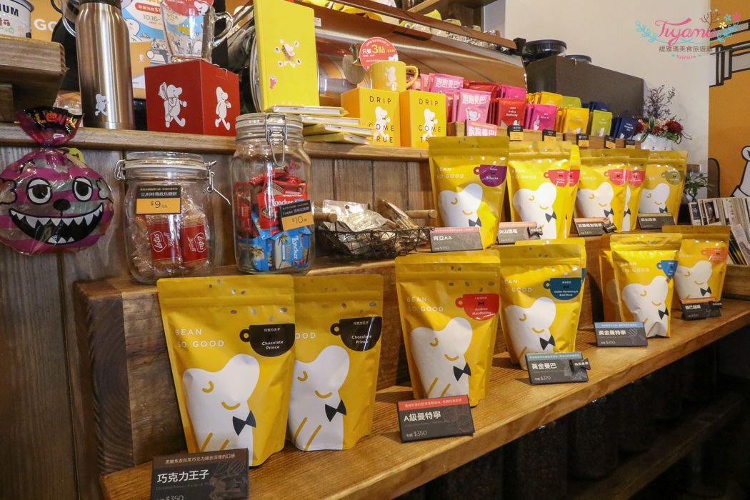 Cama現烘咖啡專門店-台南成大店：可愛偽嚕嚕米公仔咖啡|cama café 台南成大店 @緹雅瑪 美食旅遊趣