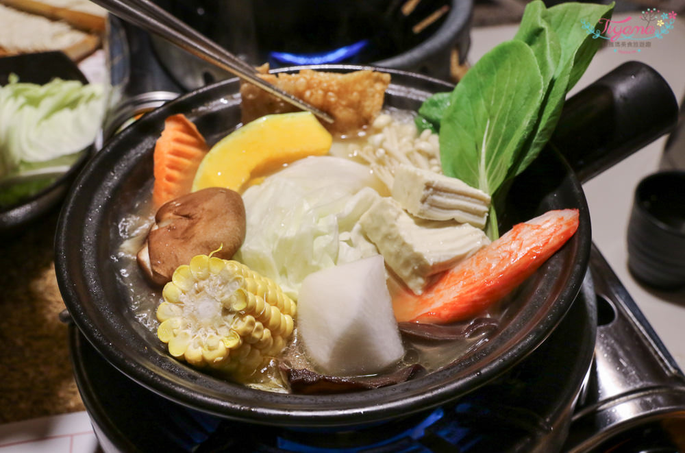 台南西港主題人氣餐廳|穀倉餐廳：麻油雞鍋、剝皮辣椒雞鍋，乾炒&#038;火鍋兩吃「平價雙享受」|黑芝麻霜淇淋|胡麻特色料理 @緹雅瑪 美食旅遊趣