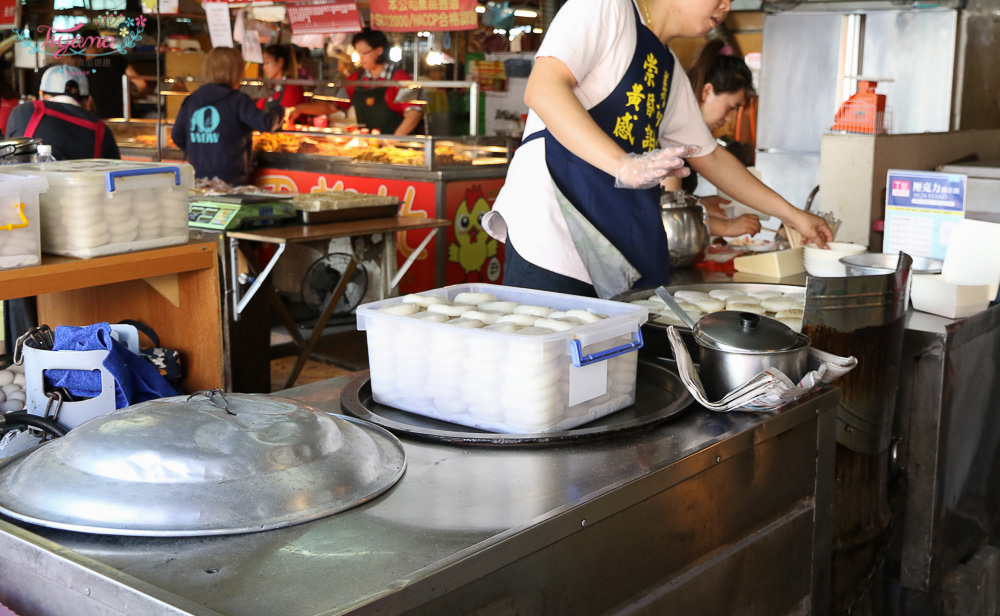 台南肉粿|關廟粿仔|崇義黃昏市場：厚實版肉粿，一份28元.加蛋35元，香Q夠味美味銅板小吃！ @緹雅瑪 美食旅遊趣