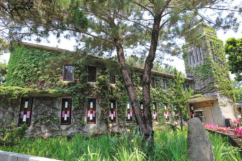 花蓮景點~新城天主堂，天主教與日本神社共存+文青書店咖啡 練習曲書店 @緹雅瑪 美食旅遊趣