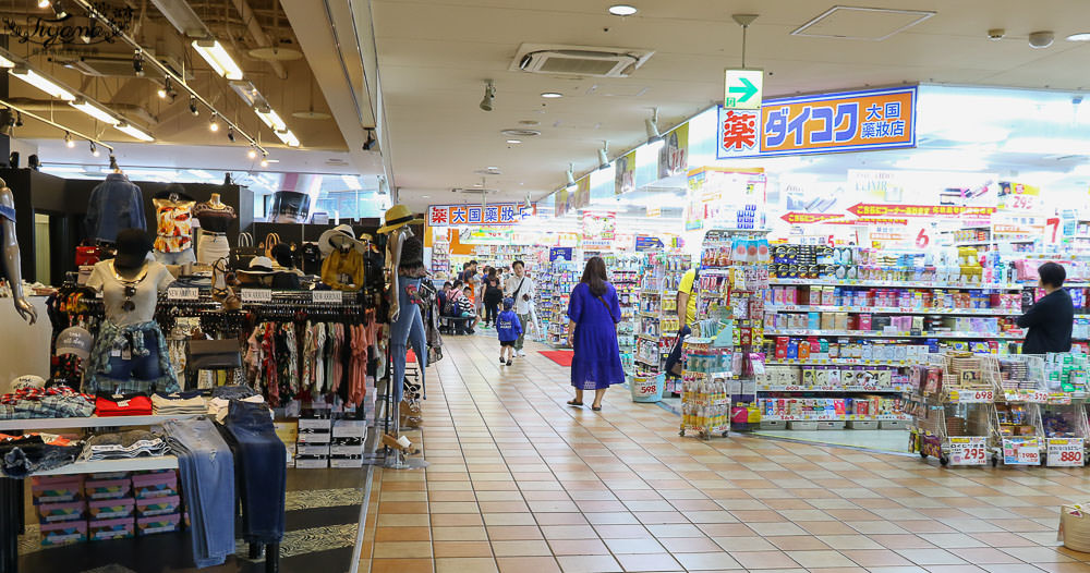 沖繩美國村，吃完晚餐夜遊美國村，買藥妝、衣服，shopping去！ @緹雅瑪 美食旅遊趣