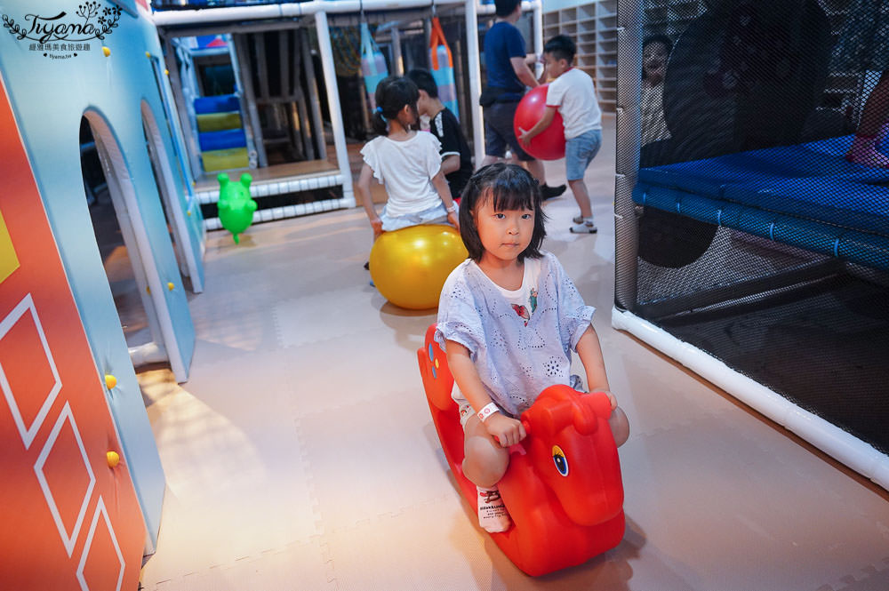 高雄親子樂園&#038;室內遊樂園，快樂爬爬客 高雄悦誠店，爬爬客樂園+HAPPY100電玩遊戲館 @緹雅瑪 美食旅遊趣