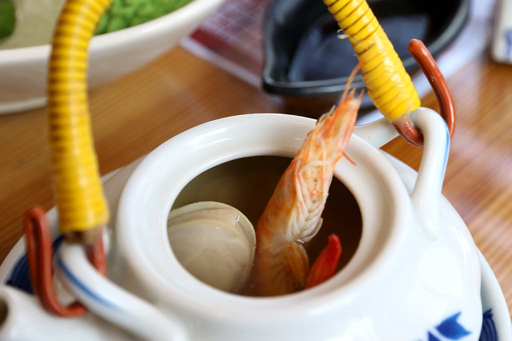 【高雄.鳳山區】蒲田和食料理。日本料理：刺身∣壽司∣生魚握∣丼飯∣手捲∣揚物∣燒物∣冷物沙拉，平價滿足吃飽飽 @緹雅瑪 美食旅遊趣