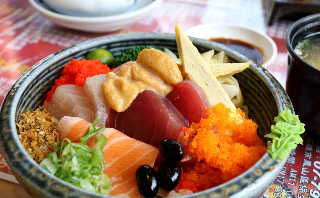 【高雄.鳳山區】蒲田和食料理。日本料理：刺身∣壽司∣生魚握∣丼飯∣手捲∣揚物∣燒物∣冷物沙拉，平價滿足吃飽飽 @緹雅瑪 美食旅遊趣