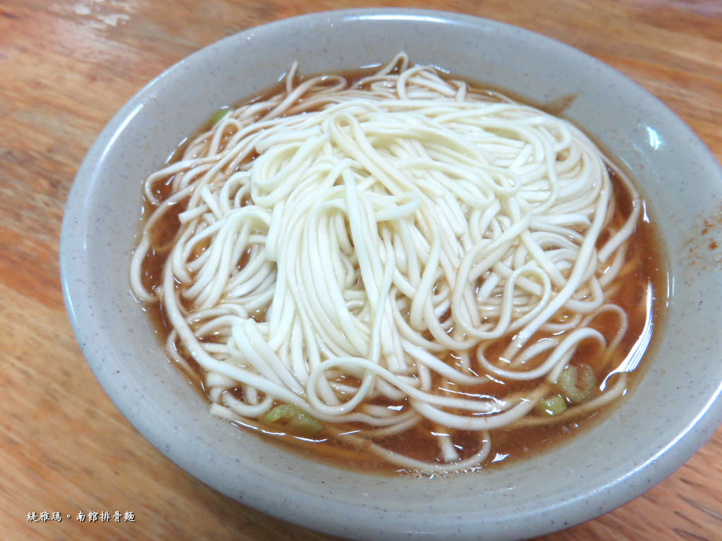 【宜蘭市】南館排骨麵。30年以上老店：令人懷念的好味道「排骨酥麵」 @緹雅瑪 美食旅遊趣