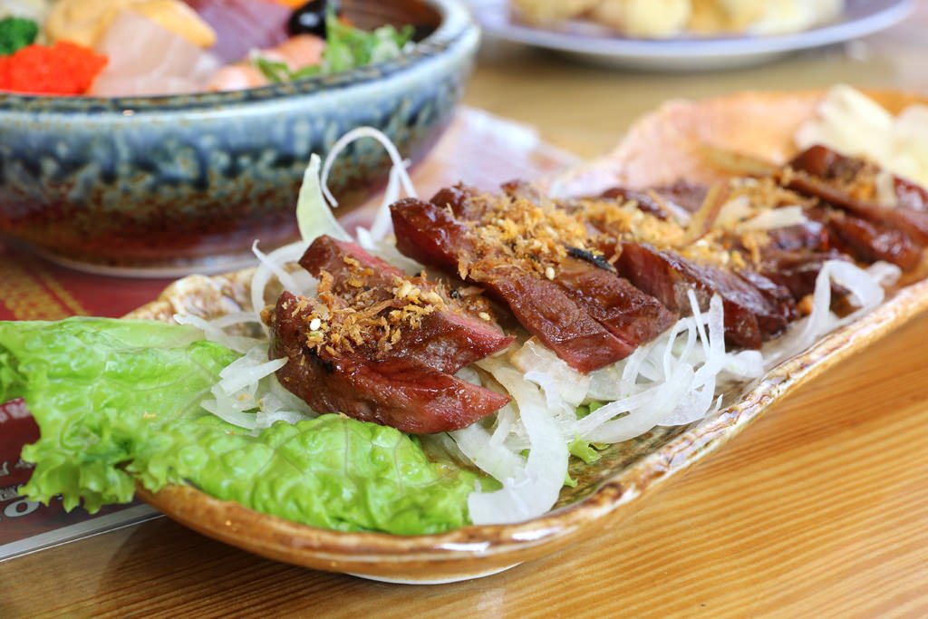 【高雄.鳳山區】蒲田和食料理。日本料理：刺身∣壽司∣生魚握∣丼飯∣手捲∣揚物∣燒物∣冷物沙拉，平價滿足吃飽飽 @緹雅瑪 美食旅遊趣