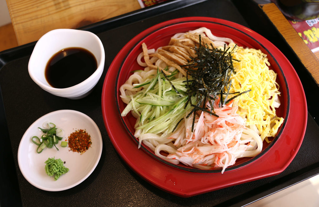 【高雄.鳳山區】蒲田和食料理。日本料理：刺身∣壽司∣生魚握∣丼飯∣手捲∣揚物∣燒物∣冷物沙拉，平價滿足吃飽飽 @緹雅瑪 美食旅遊趣