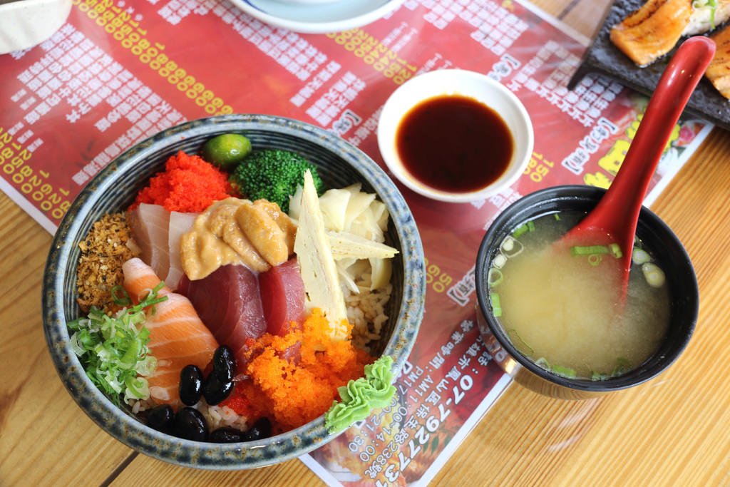 【高雄.鳳山區】蒲田和食料理。日本料理：刺身∣壽司∣生魚握∣丼飯∣手捲∣揚物∣燒物∣冷物沙拉，平價滿足吃飽飽 @緹雅瑪 美食旅遊趣