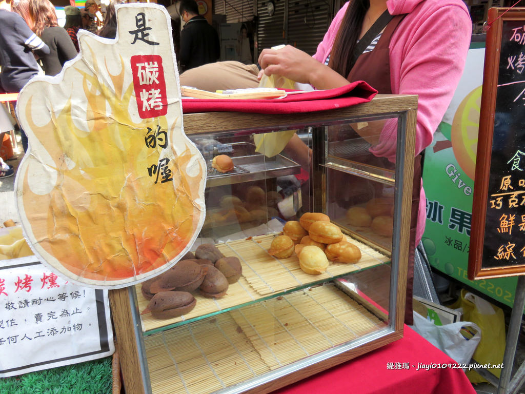 【台南.中西區】國華街「碳烤鮮果雞蛋糕」：木炭烤出的雞蛋糕，你吃過嗎？ @緹雅瑪 美食旅遊趣