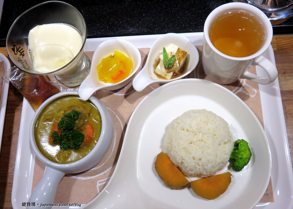 【台南.東區】家咖哩 。台南成大店：有機食物餐廳、馬修嚴選優格、成大校區美食，家咖哩揪好呷~ @緹雅瑪 美食旅遊趣