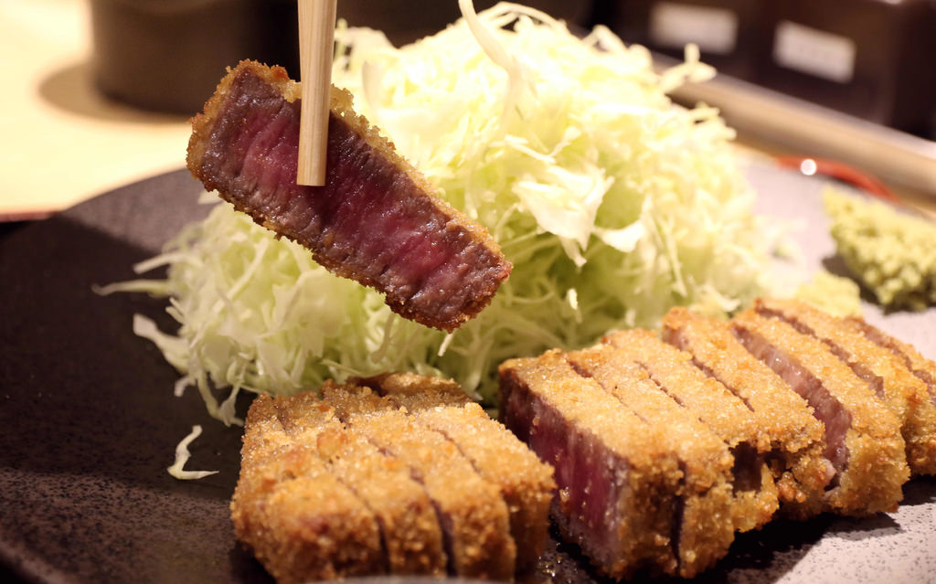 【京都美食】牛カツ専門店 京都勝牛。京都駅前：黑毛牛炸肉排，60秒高溫油炸的上等美味 @緹雅瑪 美食旅遊趣