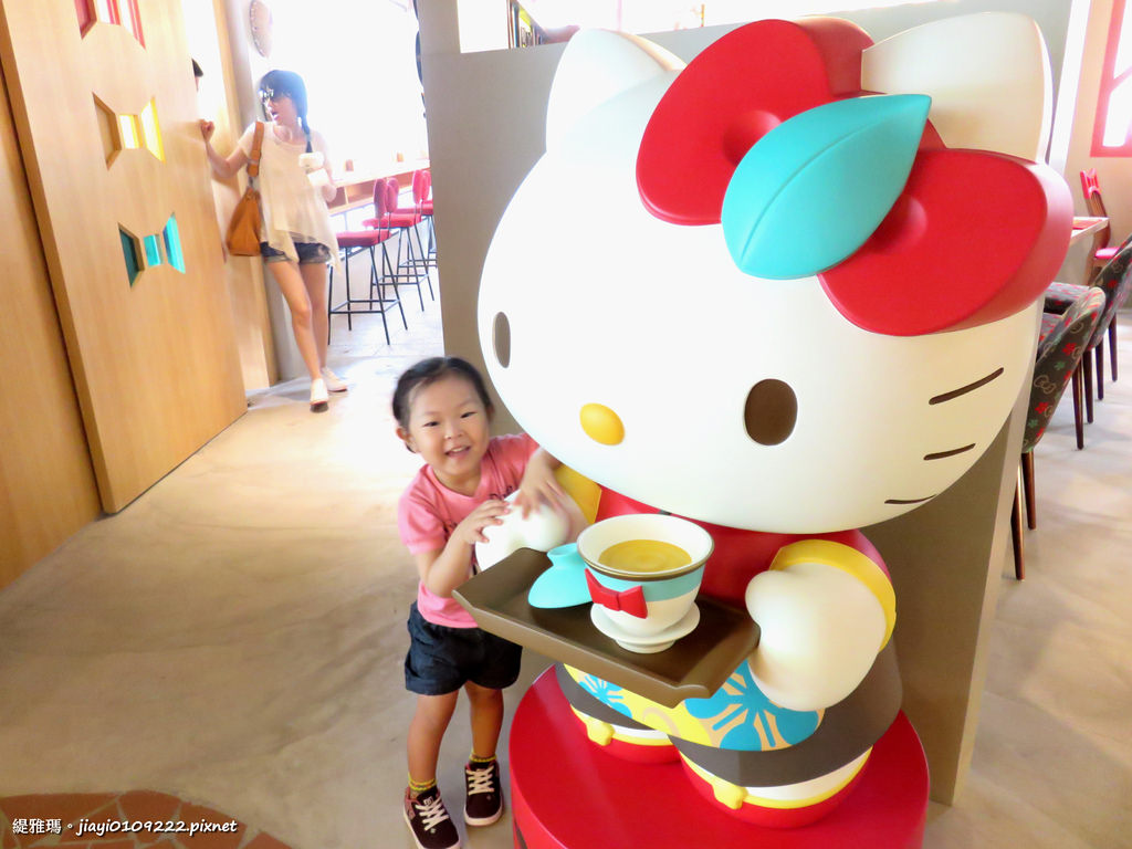 【台南.中西區】HELLO KITTY 呷茶 Chat Day。HELLO KITTY主題餐廳：結合台南府城文化元素的茶飲輕食餐廳 @緹雅瑪 美食旅遊趣