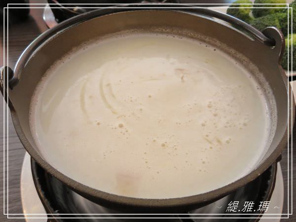 【台南.北區】珍杏擱牛奶鍋物.牧場直送牛奶。真性格牛奶鍋~ @緹雅瑪 美食旅遊趣