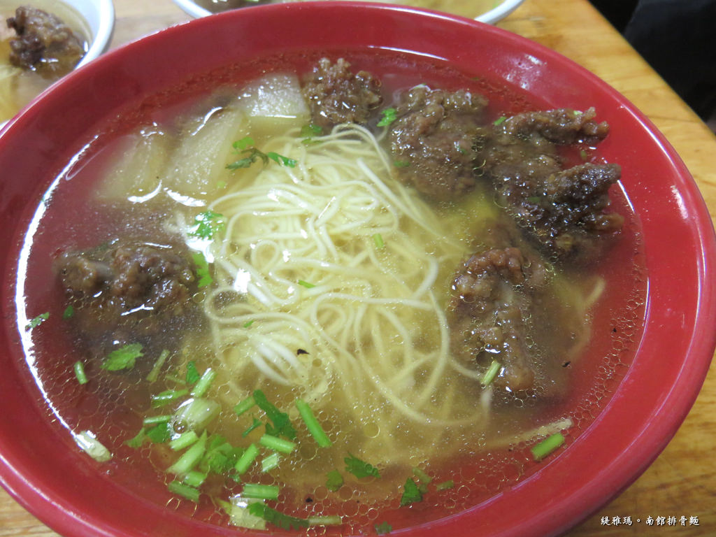 【宜蘭市】南館排骨麵。30年以上老店：令人懷念的好味道「排骨酥麵」 @緹雅瑪 美食旅遊趣