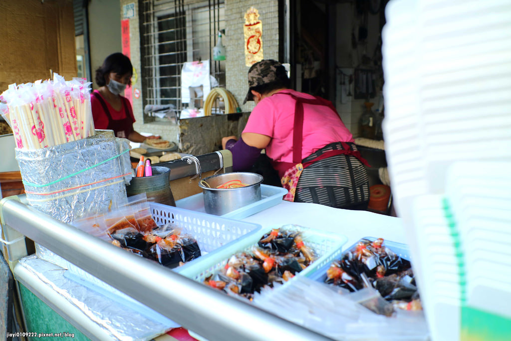 【台南.北區】南園街鍋貼：大鍋貼、水餃、酸辣湯，便宜大顆「生水餃」 @緹雅瑪 美食旅遊趣