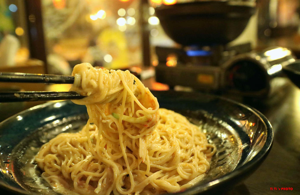 【台南.東區】小江戶日式和漢料理。中日式家庭創作料理食堂：日式胡麻魚卵細麵.炙鮭魚握.廣島大牡蠣…美味平價的「午夜食堂」 @緹雅瑪 美食旅遊趣