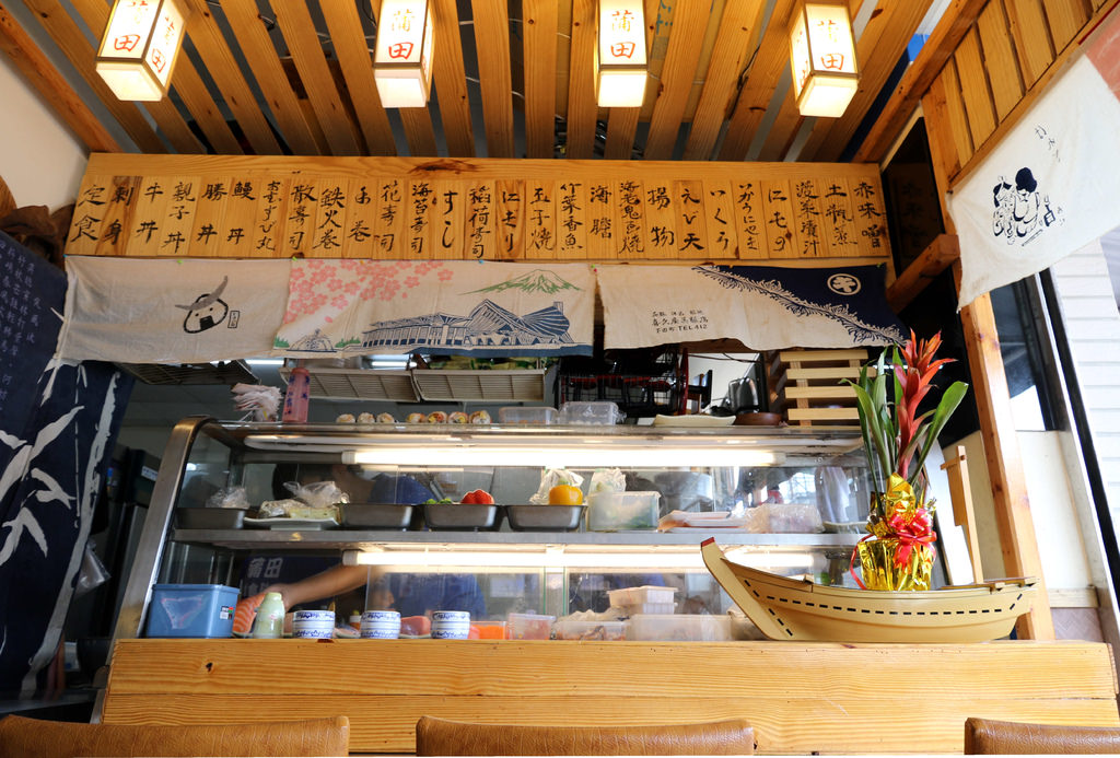 【高雄.鳳山區】蒲田和食料理。日本料理：刺身∣壽司∣生魚握∣丼飯∣手捲∣揚物∣燒物∣冷物沙拉，平價滿足吃飽飽 @緹雅瑪 美食旅遊趣