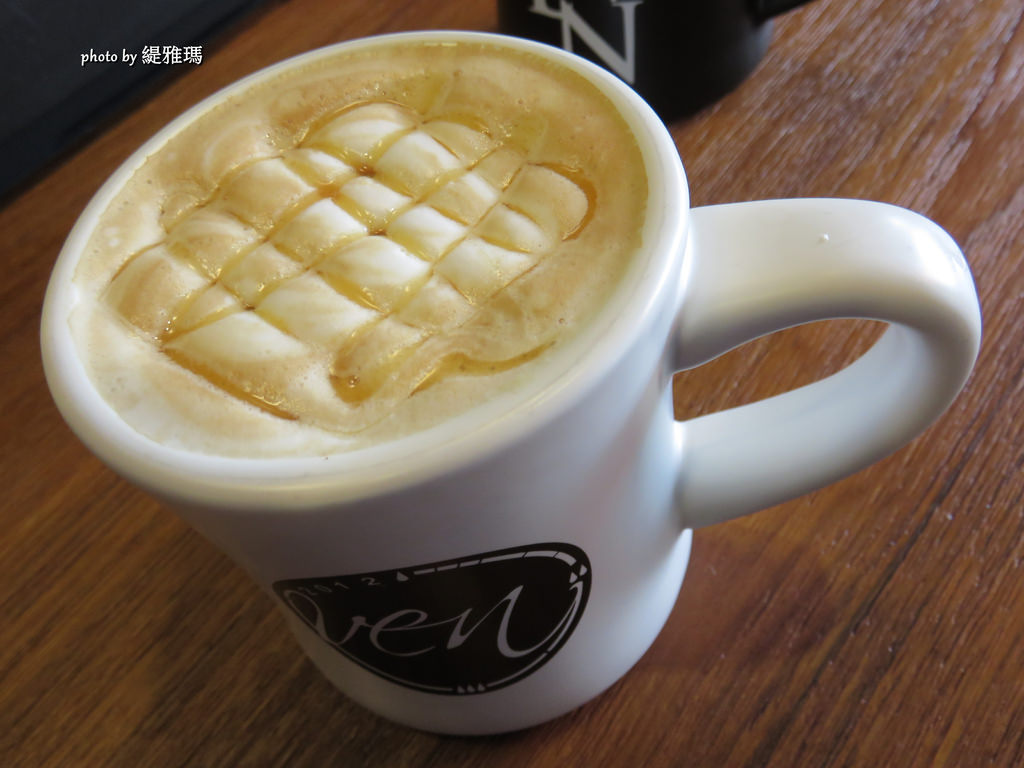 【台南.東區】OVEN COFFEE。台南東寧店：黃金起士軟法麵包、日式鯛可頌、比利時鬆餅 @緹雅瑪 美食旅遊趣