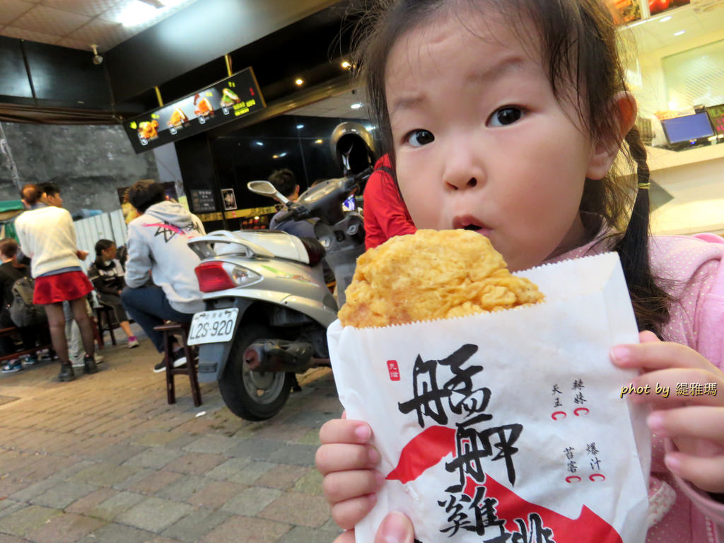 【台南.安平區】艋舺雞排台南安平店。台南雞排推薦：藝人NO NO代言，「爆汁嫩雞」鮮嫩多汁好好食！ @緹雅瑪 美食旅遊趣