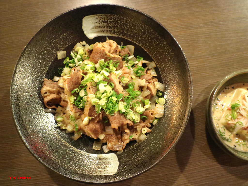 【台南.東區】小江戶日式和漢料理。中日式家庭創作料理食堂：日式胡麻魚卵細麵.炙鮭魚握.廣島大牡蠣…美味平價的「午夜食堂」 @緹雅瑪 美食旅遊趣