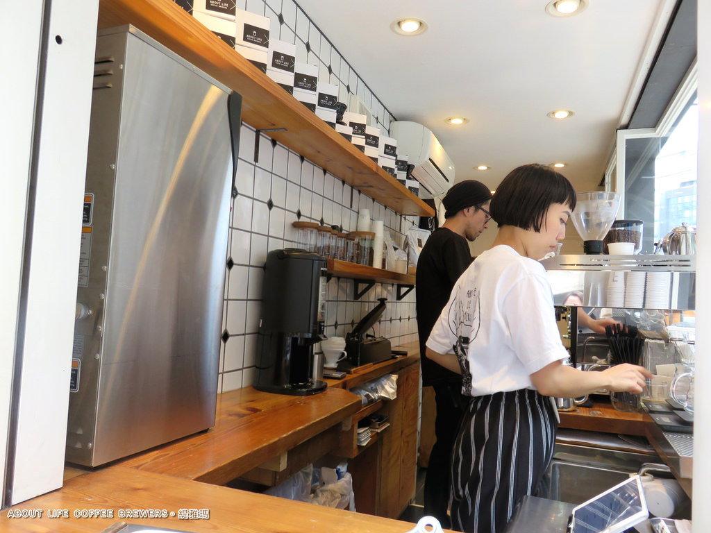 【東京.涉谷】ABOUT LIFE COFFEE BREWERS。生活咖啡釀酒人：咖啡人不能錯過的「立食咖啡館」，獨門手沖方式讓人驚艷 @緹雅瑪 美食旅遊趣