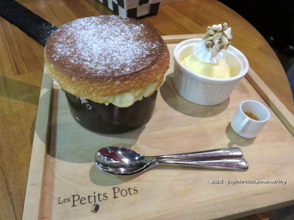 【台南.東區】Les Petits Pots 小銅鍋。德安誠品店：義式餐點、舒芙蕾、法式小酒館，「樂樂分享餐 」多人享用更划算！ @緹雅瑪 美食旅遊趣