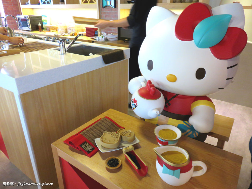 【台南.中西區】HELLO KITTY 呷茶 Chat Day。HELLO KITTY主題餐廳：結合台南府城文化元素的茶飲輕食餐廳 @緹雅瑪 美食旅遊趣